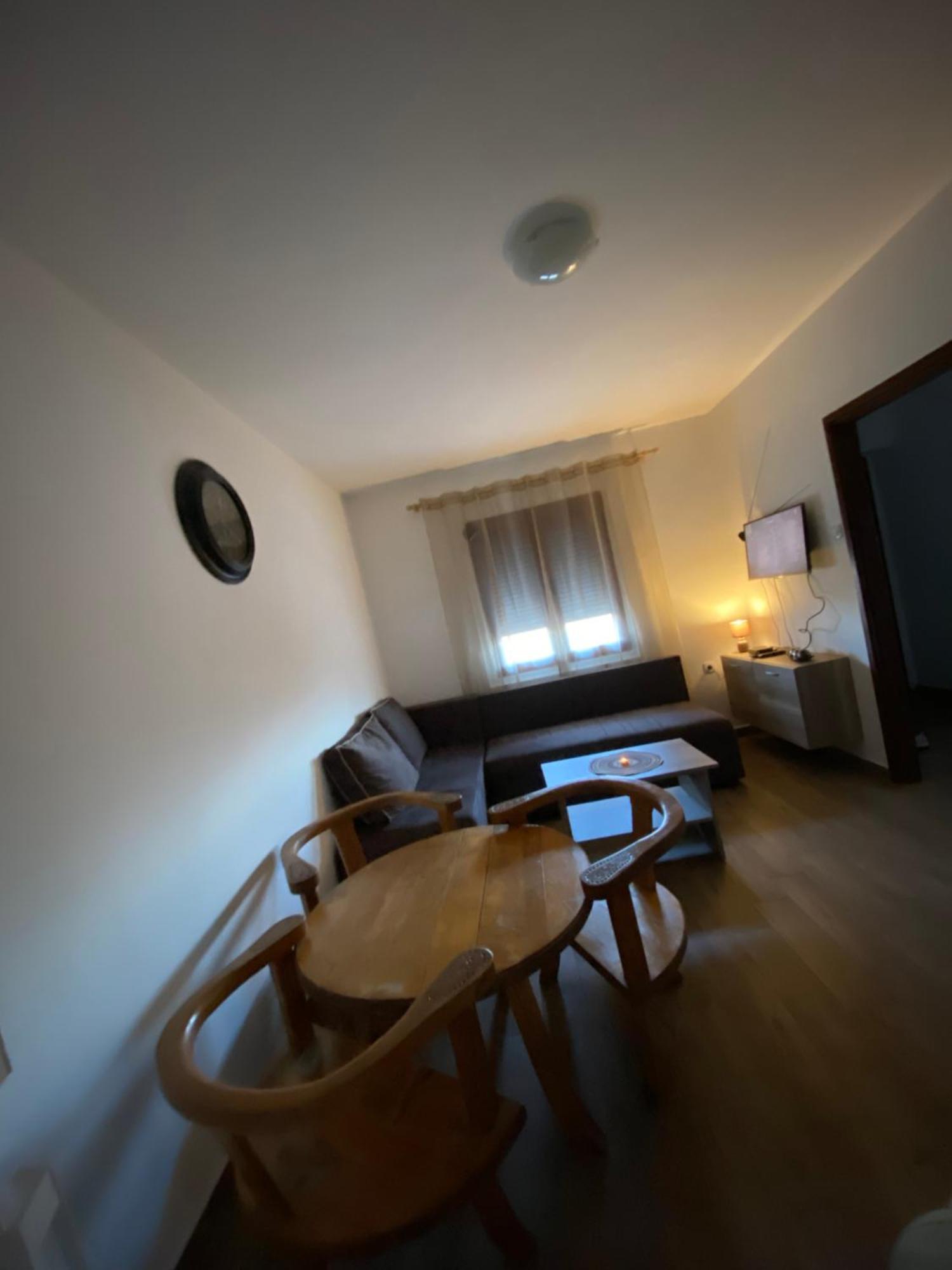 Apartman Popovic เวียร์ปาซาร์ ภายนอก รูปภาพ